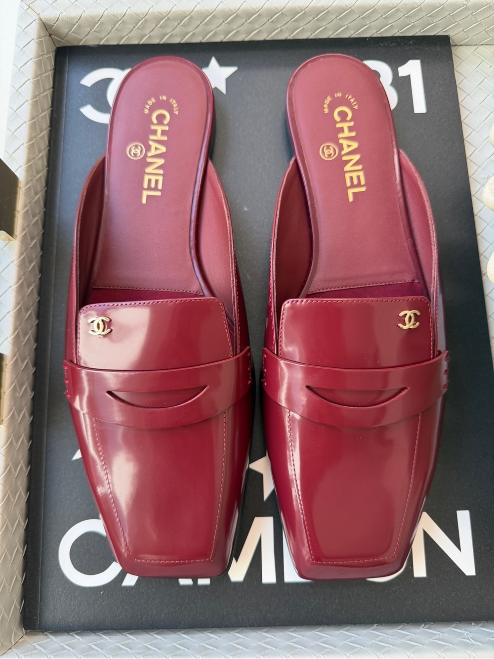 CHANEL FW 2026 SHINY CALFSKIN BURGUNDY SQUARE TOE BLAZY SLIDES MULES SHOES 41